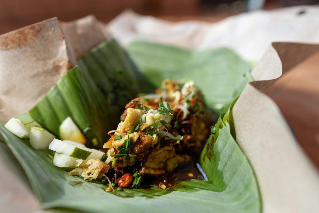 Optimal marathon nutrition with Malaysian local foods for tropical training.