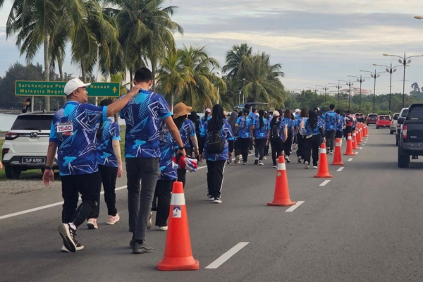 Runners getting to the finish line together.
