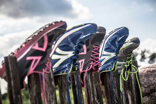 Comparison of lightweight and stability running shoes.